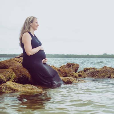maternity photoshoot ideas outdoor 
