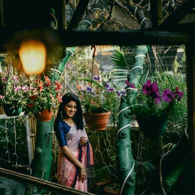 saree photoshoot ideas at home flower garden 