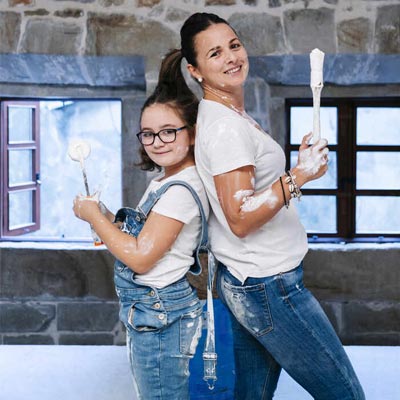 mom and daughter phootoshoot ideas painter 