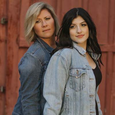 mother daughter photoshoot outfit ideas  winged eyeliner