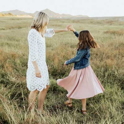 mom daughter photoshoot ideas a scenic overlook 
